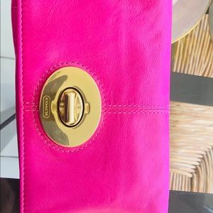 Coach under arm clutch